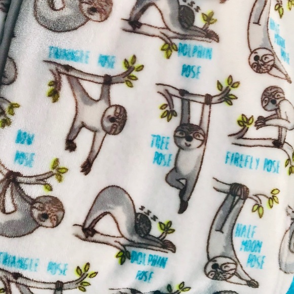 Isaac Mizrahi Yoga Yogi Sloths Plush Throw Blanket - Picture 8 of 9